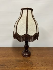 Stolní lampa s textilním stínidlem a třásněmi, období Biedermeier